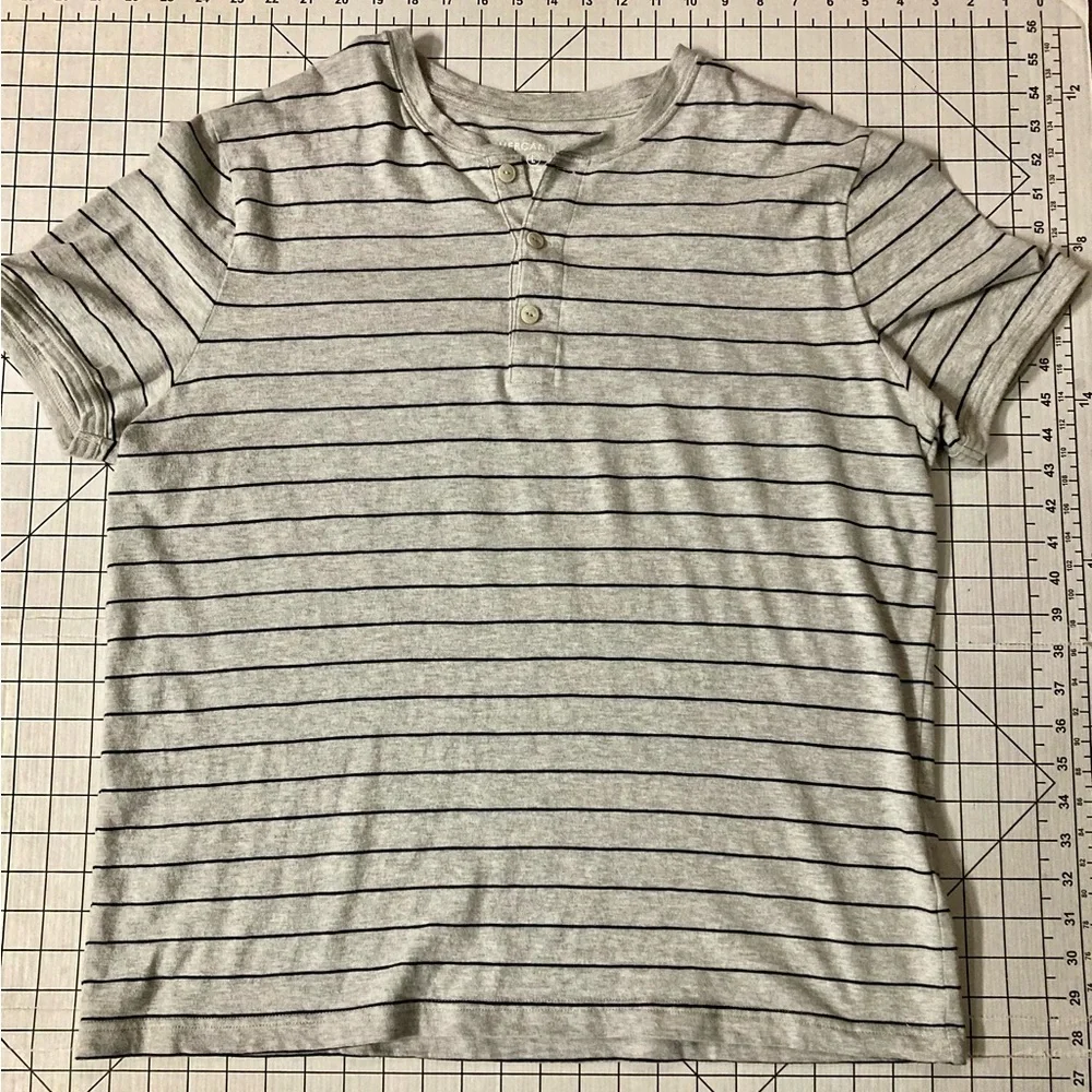 J. Crew Mercantile Men’s Size Large Grey/Navy Striped Henley Shirt‎